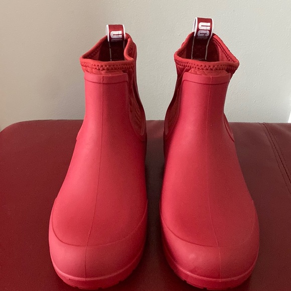 UGG CHEVONNE Rainboots in Ribbon Red - Picture 1 of 6